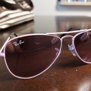 Ray Band pink kids sunglasses please read spot on lens